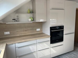 Réfrigérateur, four, plaque de cuisson, lave-vaisselle