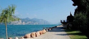 Casa Oliva Castelletto sul Garda - Natura Pura in Vista Lago