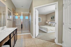 7 dormitorios, tabla de planchar con plancha, wifi y ropa de cama