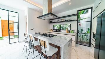 Coffee/tea maker, toaster, toaster oven