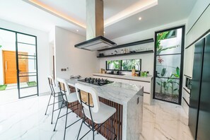 Cafetera/tetera, tostadora, horno eléctrico