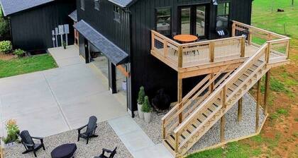 Modern Farm Loft with WiFi and AC in lovely Stamping Ground