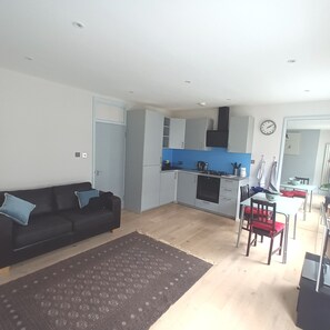 Living area - Great Flat in Maida Vale  London. (London)