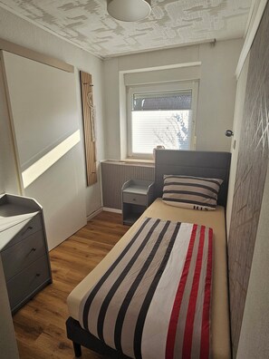 2 habitaciones, cuna de viaje, wifi gratis y ropa de cama