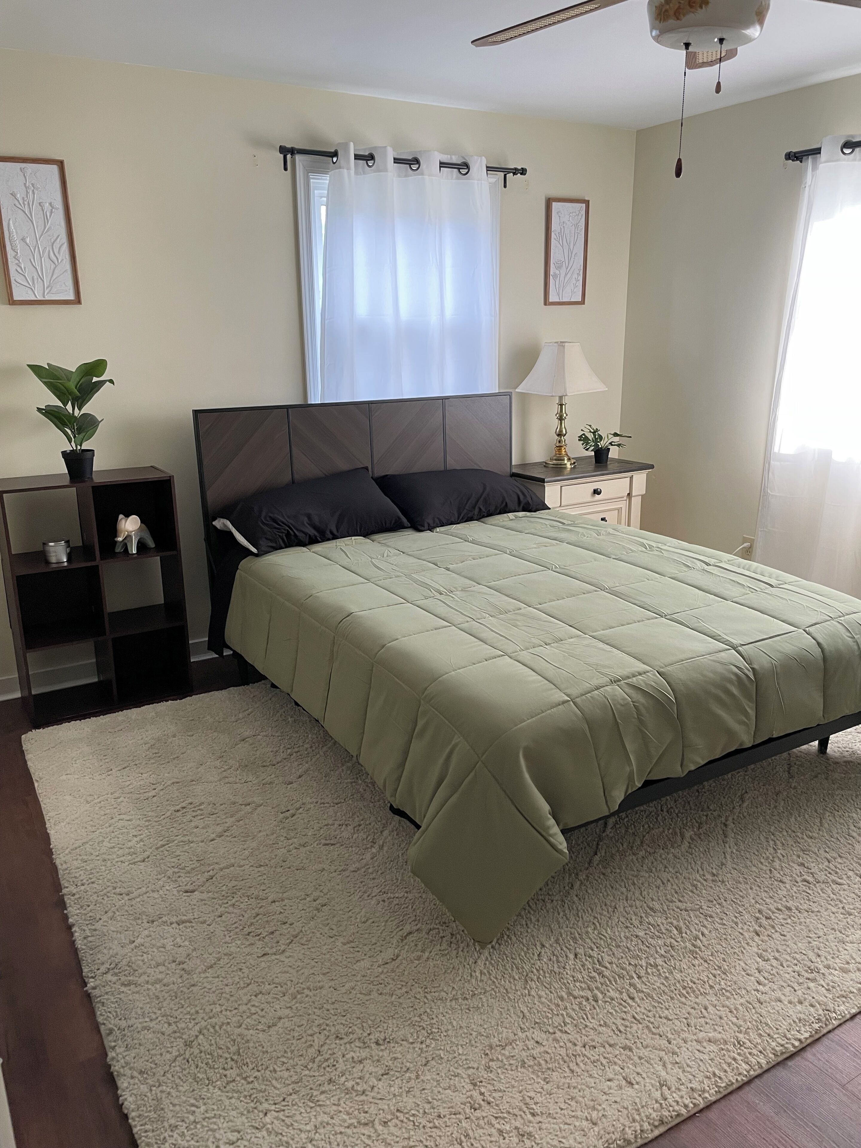 4-bedroom cozy house in Laureldale with WiFi, AC and off-street parking. 