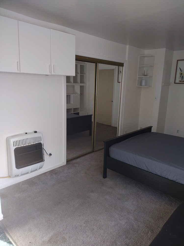 Studio in Pacific Grove. Next to Pebble Beach, ocean and Carmel