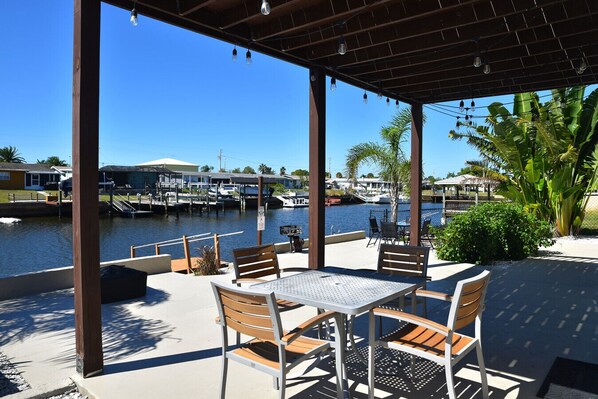 تناول الطعام بالخارج