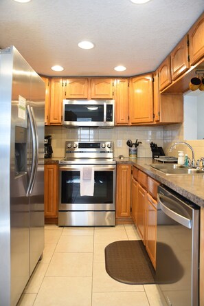 Fridge, microwave, dishwasher, coffee/tea maker