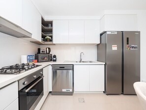 Fridge, microwave, oven, stovetop