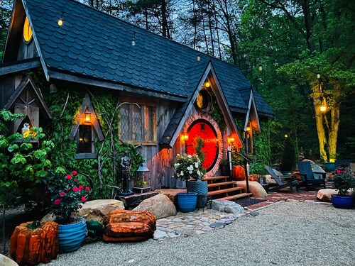Magical Wizard Tiny House Near Top Attractions!