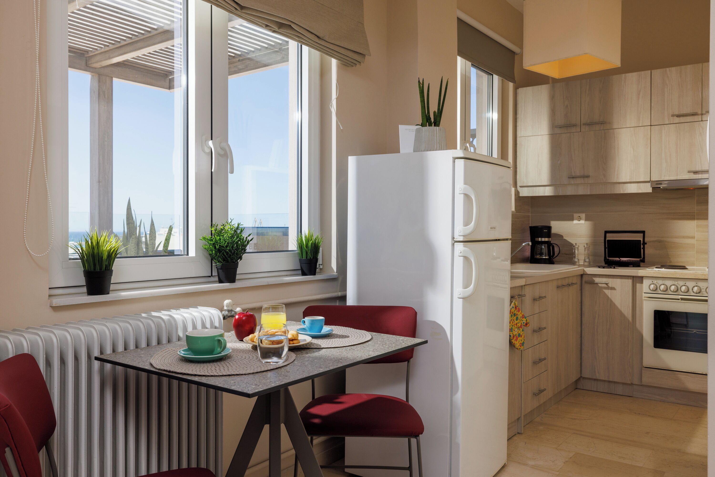 Refrigerador con freezer, horno, cafetera expreso, cafetera/tetera