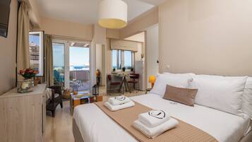 Studio with Terrace(roof garden) | 2 bedrooms, hypo-allergenic bedding, soundproofing, iron/ironing board