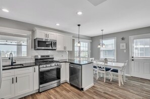 Microwave, oven, stovetop, dishwasher - 3-bedroom Bayside condo 2 full bath in delightful Brigantine NJ with AC Views. (Brigantine)