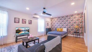 Interior - Park Facing ~ Pet Friendly ~ Free Parking Studio (San Antonio)