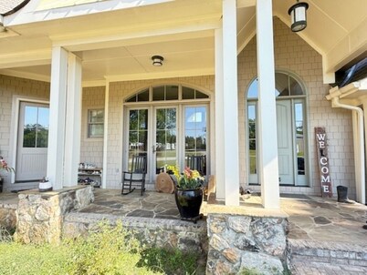 Charming equestrian apartment 15 minutes to lovely Aiken.
The Gray Mare Landing