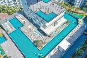 Exterior - 2-bedroom condo in delightful Muang Pattaya with AC, WiFi, fitness room (Muang Pattaya)