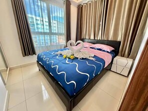 2 bedrooms, WiFi, bed sheets - 2-bedroom condo in delightful Muang Pattaya with AC, WiFi, fitness room (Muang Pattaya)