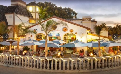 Cozy resort in lovely Carlsbad WALK TO BEACH, wifi, fitness room, FREE parking