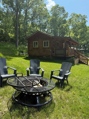 Property grounds - Dwelling Place - Shalom Cabin with private hot tub, Shalom Cabin (Gays Mills)
