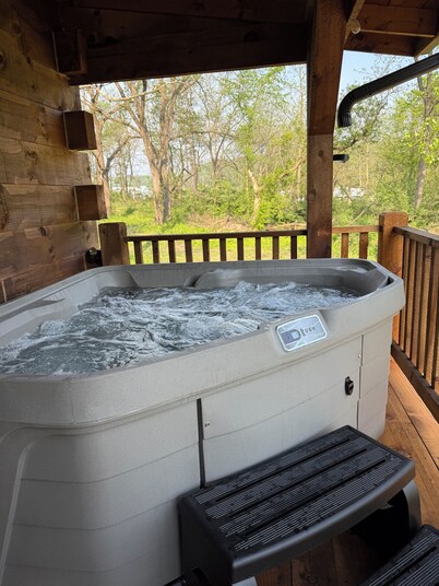 Selah cabin with private hot tub, Selah Cabin