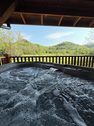 Selah cabin with private hot tub, Selah Cabin