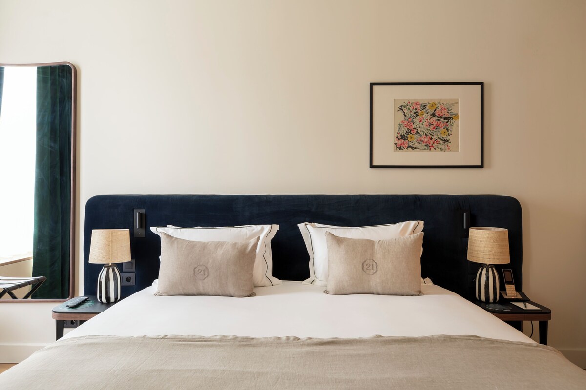 Résidence Faubourg21 | Minibar, in-room safe, desk, laptop workspace