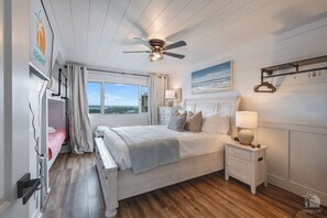 1 slaapkamer, een strijkplank/strijkijzer, reisbedje, gratis wifi