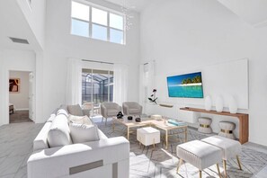 TV, stereo - Amazing 5 Bedroom 5 Bathroom on Story Lake Resort (Kissimmee)