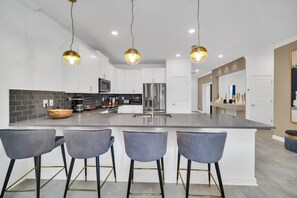 Microwave, oven, dishwasher, coffee/tea maker - Storey Lake 9 BR Villa With Games Room (Kissimmee)