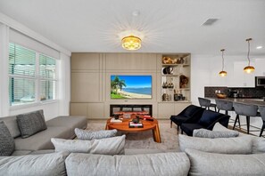 TV, table football - Storey Lake 9 BR Villa With Games Room (Kissimmee)