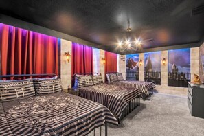 9 quartos, ferros/tábuas de passar roupa, Wi-Fi, roupa de cama