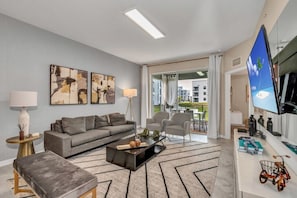 TV - Amazing Story Lake Brand New Luxury 3 Bedroom Condo (Kissimmee)