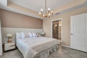 3 bedrooms, iron/ironing board, WiFi, bed sheets - Amazing Story Lake Brand New Luxury 3 Bedroom Condo (Kissimmee)