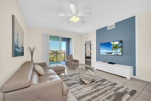TV - Amazing Story Lake Brand New Condo (Kissimmee)