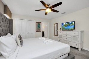 4 habitaciones, tabla de planchar con plancha, wifi y ropa de cama 