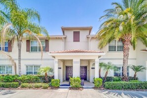 Exterior - New Storey Lake 4 Bedroom Townhome With Pool (Kissimmee)