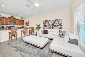 TV - New Storey Lake 4 Bedroom Townhome With Pool (Kissimmee)