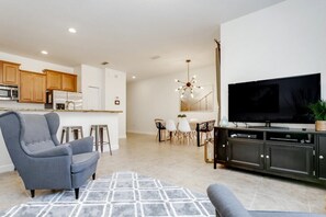 TV - Paradise Palms Resort Town home With Pool Only 8 Minutes To Disney (Kissimmee)