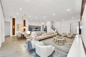 TV - The Ultimate New 15 Bedroom 14 Bathroom Paradiso Grande Resort Villa Only Minutes To Disney (Kissimmee)