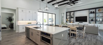 Lux Family Villa: Pool/Spa Basketball & Pickleball