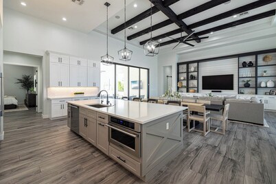 Lux Family Villa: Pool/Spa Basketball & Pickleball