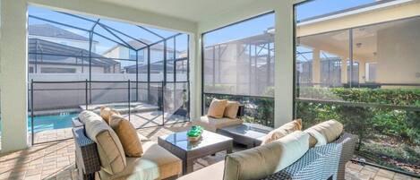 Televisión, videojuegos y futbolito