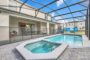 Een verwarmd zwembad