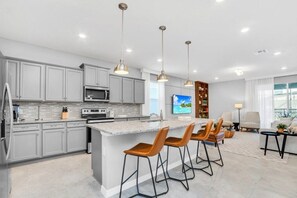 Fridge, microwave, oven, dishwasher - The Ultimate New 8 Bedroom 6 Bathroom Resort Home (Davenport)