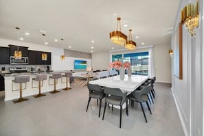 Kjøleskap, mikrobølgeovn, ovn og oppvaskmaskin