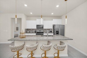 Fridge, microwave, oven, dishwasher - Brand New Windsor Island Resort 7 Bedroom Luxury Villa (Davenport)
