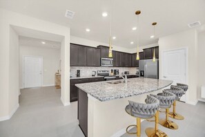 Microonde, forno, lavastoviglie, macchina per tè/caffè