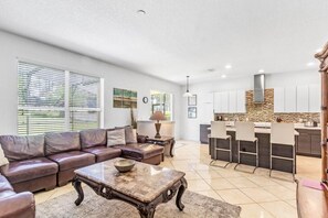 TV - 6 Bed Pool/Spa Game Room In Golf Resort! (Davenport)