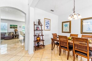 Dining - 6 Bed Pool/Spa Game Room In Golf Resort! (Davenport)