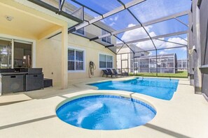A heated pool - 6 Bed Pool/Spa Game Room In Golf Resort! (Davenport)